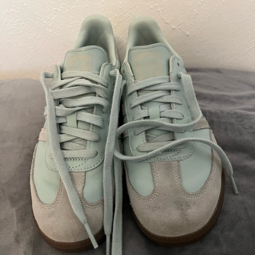 Great condition like new! adidas Samba OG Vapour Green